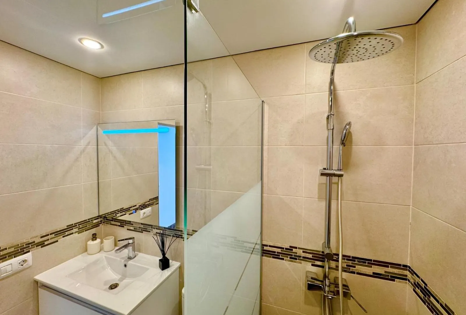 Bluebird Luxury Apartment In Las Americas Playa de las Americas  0*, Playa de las Americas (Tenerife)